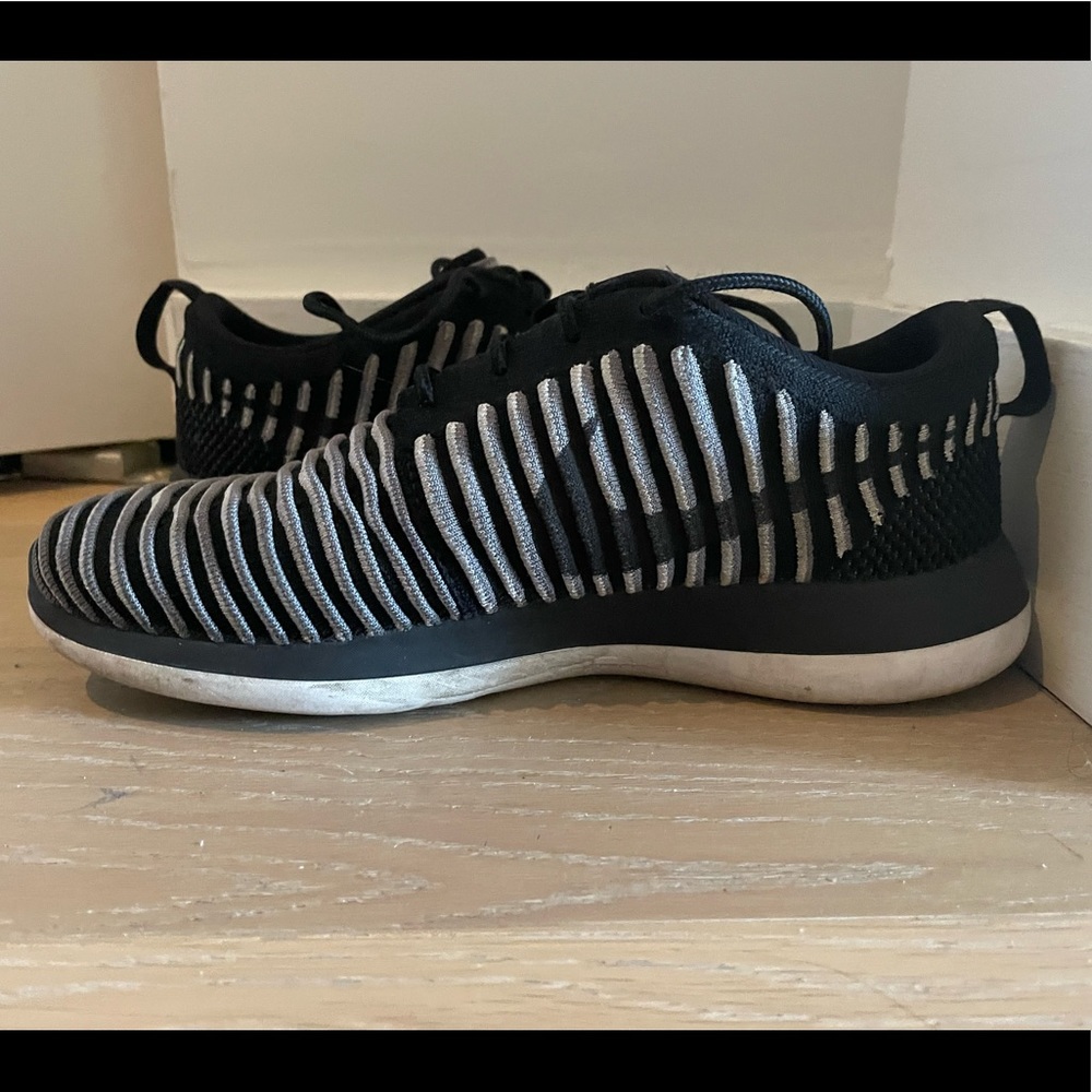 Nike Roshe Two Flyknit Size 7.5